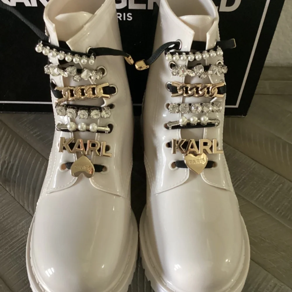 KARL LAGERFELD PARIS Topanga Embellished Rain Booties, size 7 - Picture 2 of 14